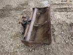 Grading bucket with Beco hitch 4