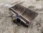 Grading bucket with Beco hitch 5