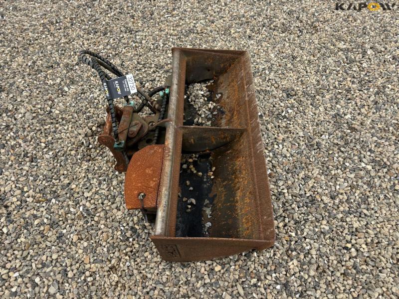 Grading bucket with S30 hitch 4