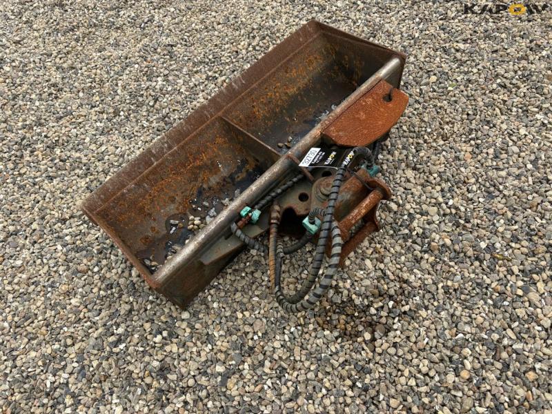 Grading bucket with S30 hitch 7