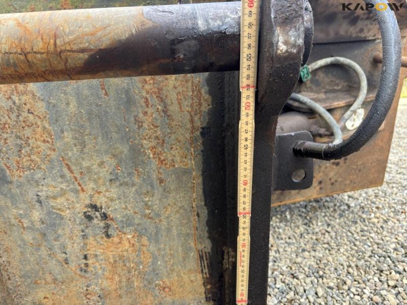 Grader bucket with S70 hitch 11