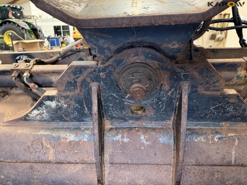 Grader bucket with S70 hitch 15