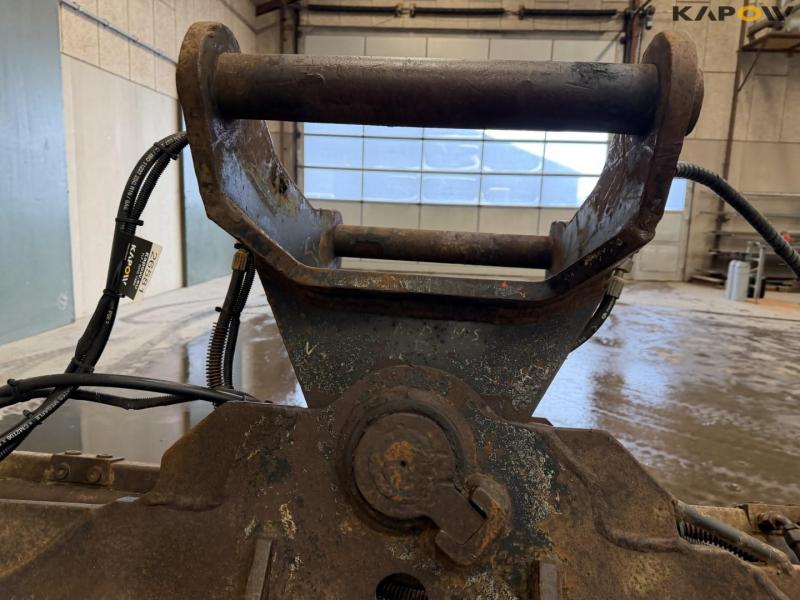 Grader bucket with S70 hitch 16