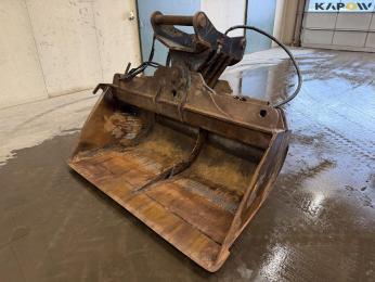 Grader bucket with S70 hitch