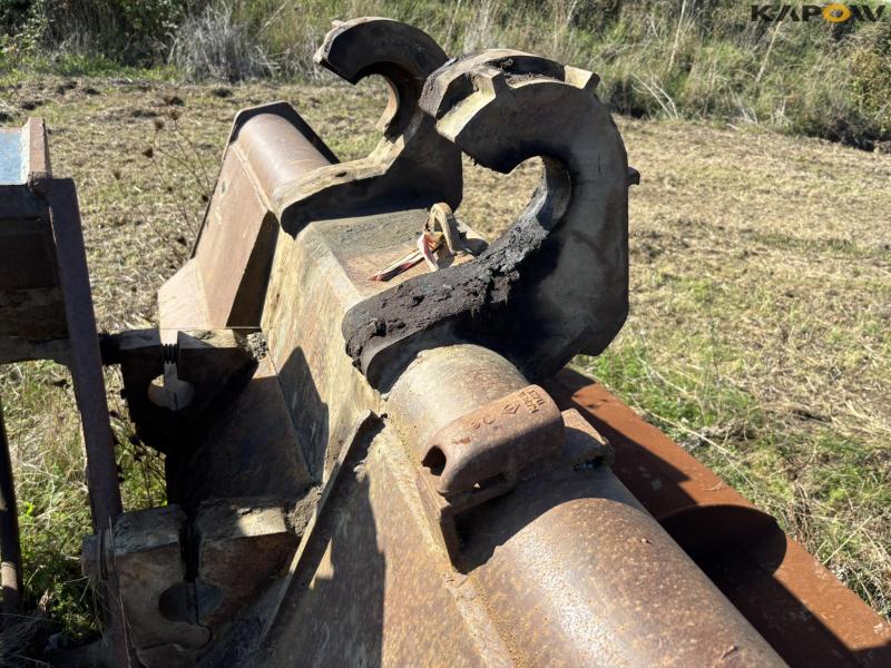 Grader bucket and digging tooth 7