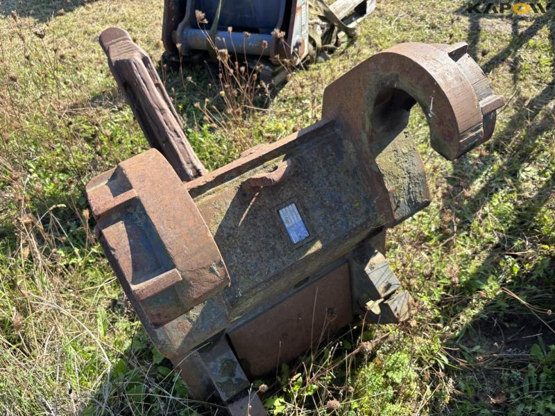 Grader bucket and digging tooth 21