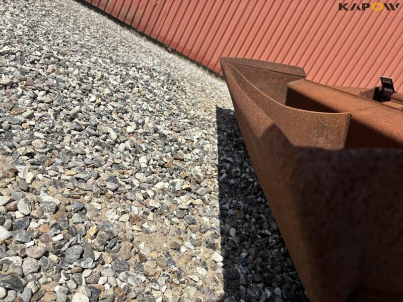 Planer bucket 10