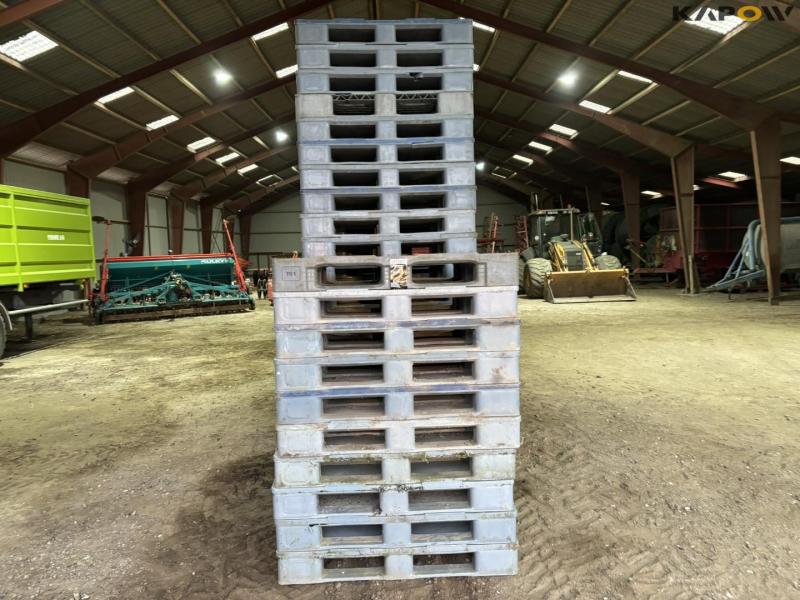 Plastic pallets 2
