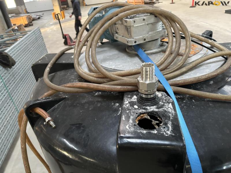 Plastic tank 1000 liters with agitator 13