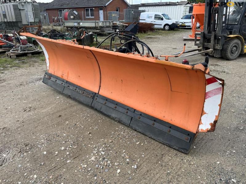 Pronar PU 3300 snow plow 1