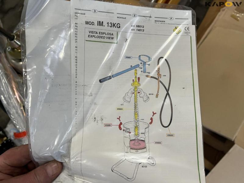 Pumps for oil and grease 14