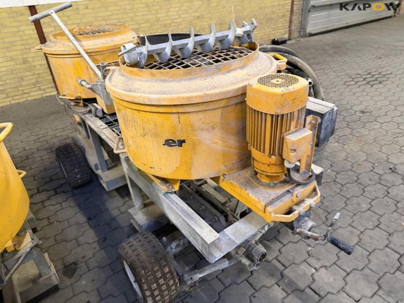 Putzmeister S5-EV pumps with forced agitator 10