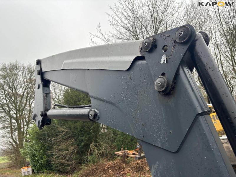 Quicke Q88 front loader with brackets 17