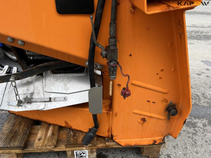 Rauch Axeo 18.1 salt spreader 14