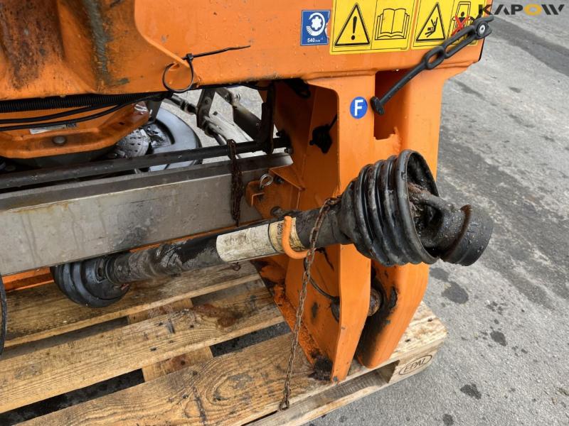 Rauch Axeo 18.1 salt spreader 16