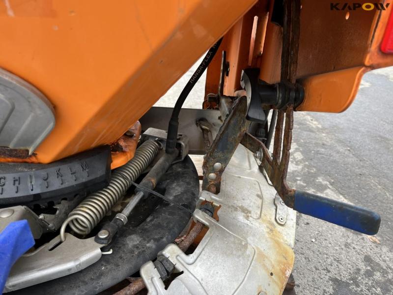 Rauch Axeo 18.1 salt spreader 14
