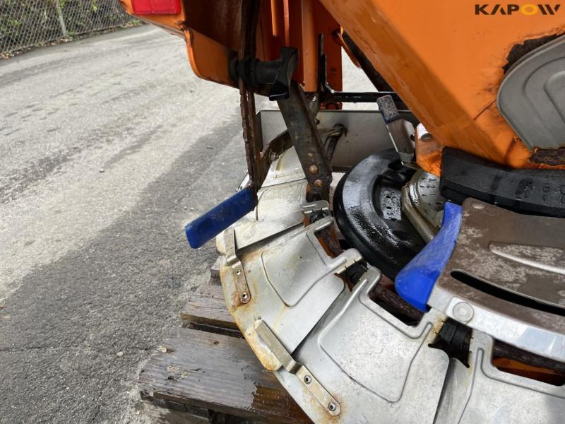 Rauch Axeo 18.1 salt spreader 14