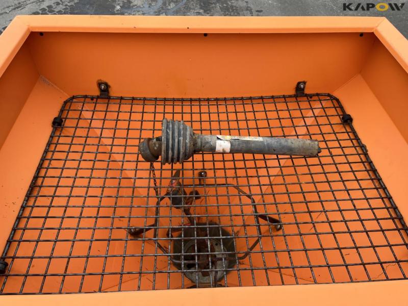 Rauch Axeo 6.1 salt spreader 14