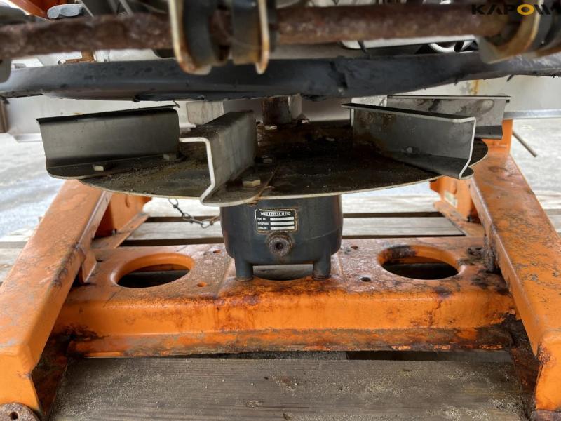 Rauch Axeo 6.1 salt spreader 16