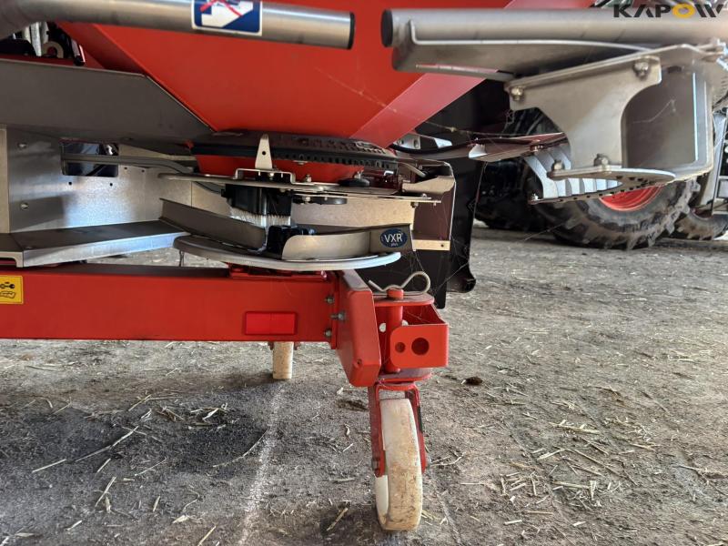 Rauch AXIS M 30.2 EMC fertilizer spreader 42