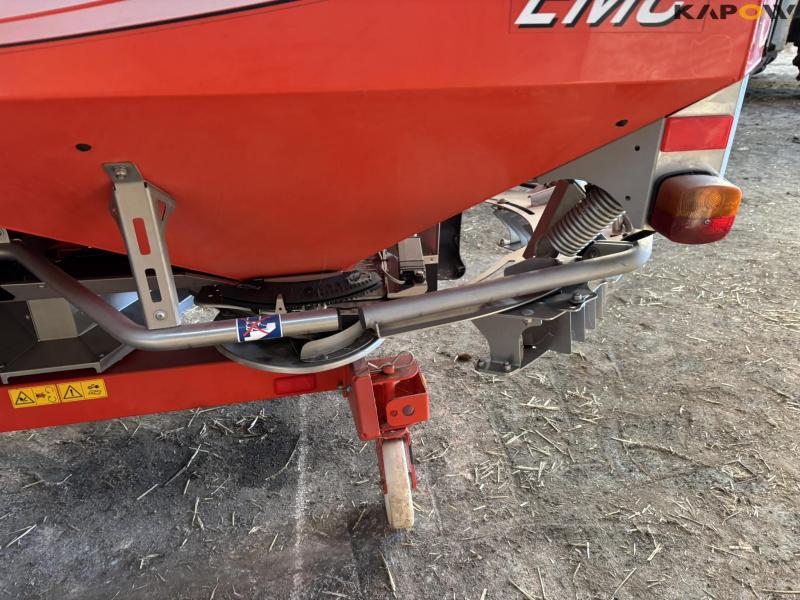 Rauch AXIS M 30.2 EMC fertilizer spreader 44