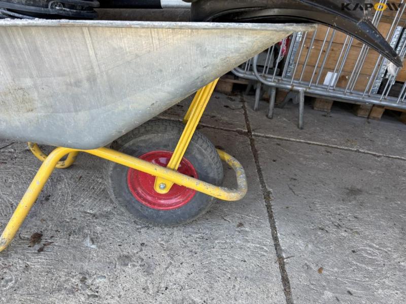 Ravendo wheelbarrow and tools 9