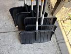 Ravendo wheelbarrow and tools 17