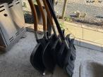 Ravendo wheelbarrow and tools 18