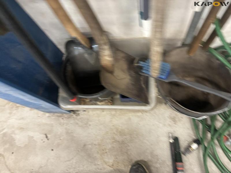Tools/ Straps and sack truck 17
