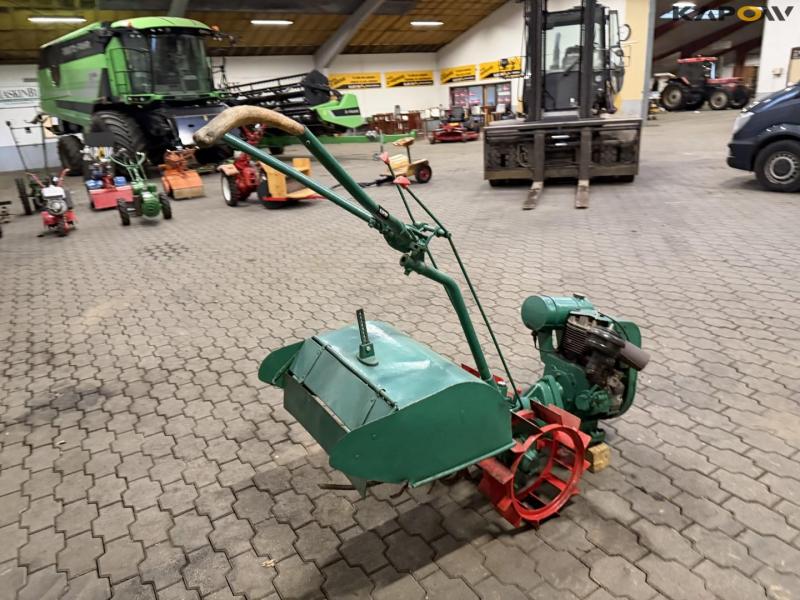 Tool carrier with spring cutter 5