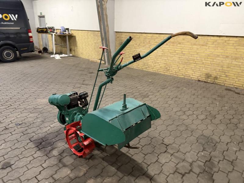 Tool carrier with spring cutter 7