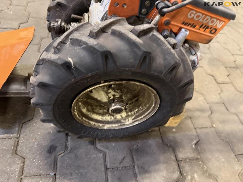 Tool carrier with rocks 17