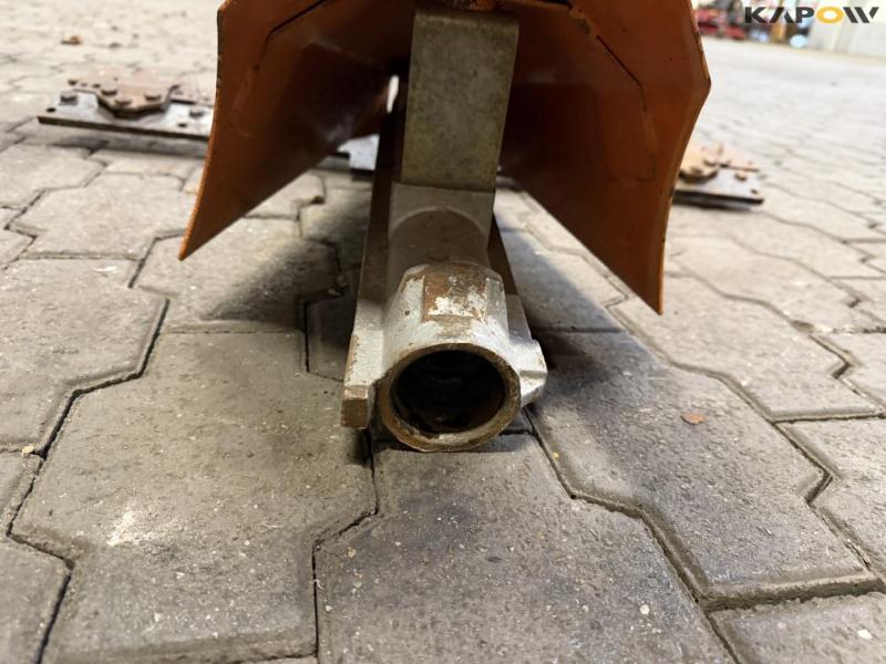 Tool carrier with rocks 22