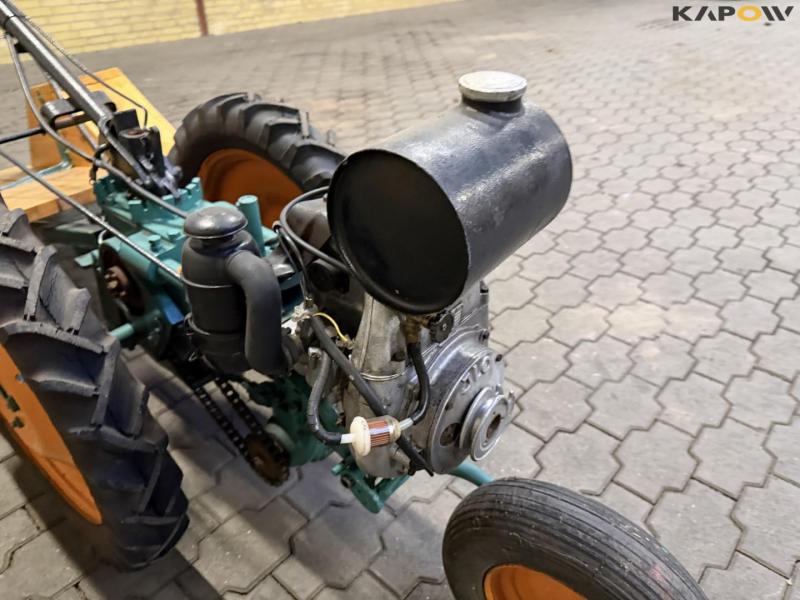 Tool carrier with trolley 13