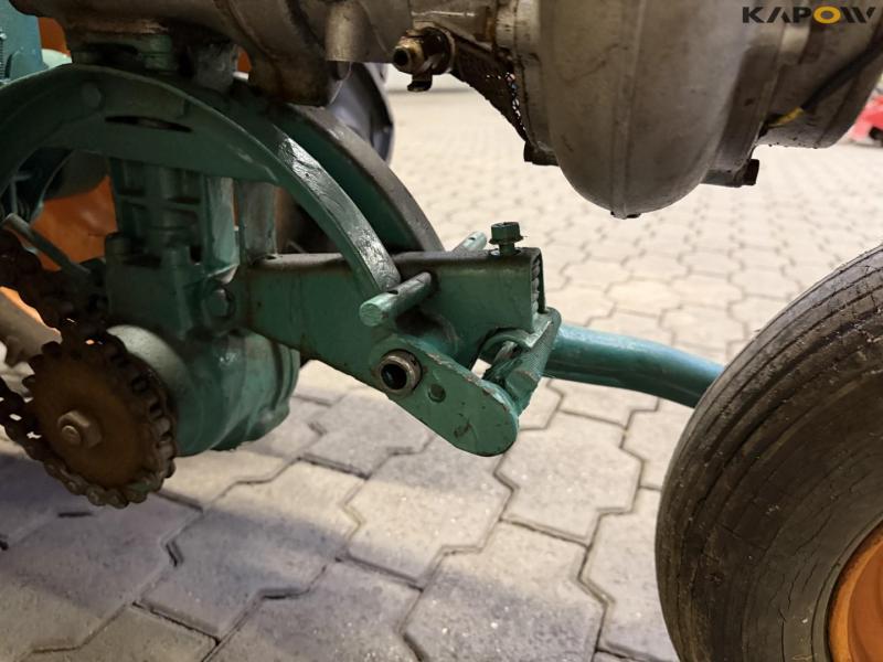 Tool carrier with trolley 17