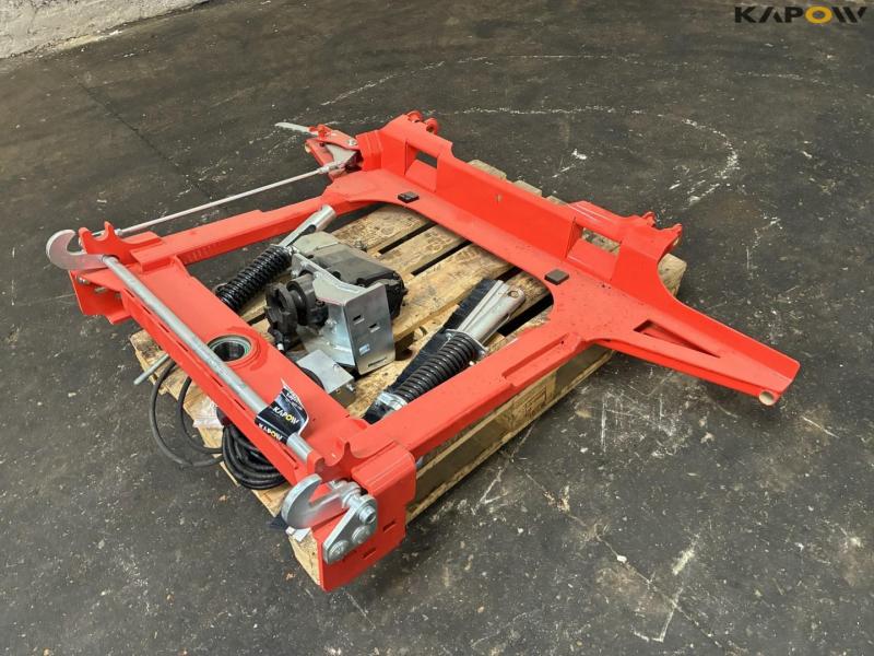 Implement frame with quick hitch 1