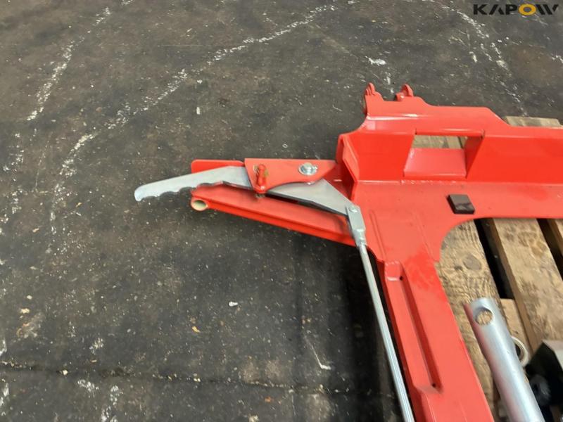 Implement frame with quick hitch 15