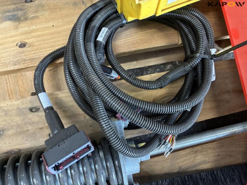 Implement frame with quick hitch 17