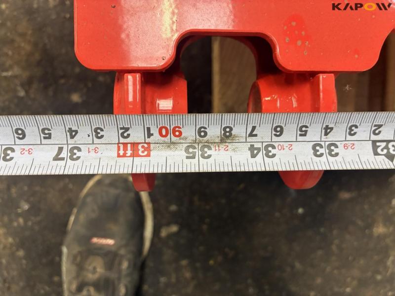 Implement frame with quick hitch 35