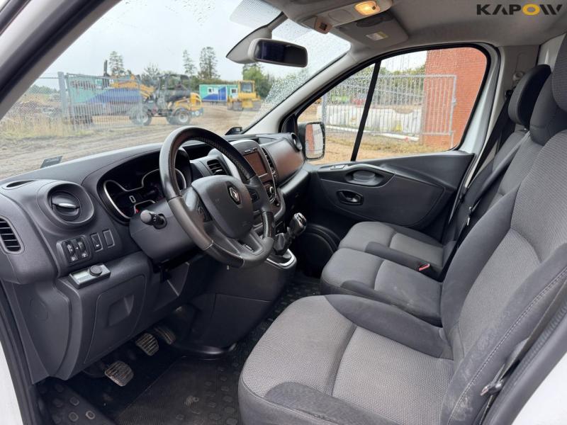 Renault Trafic 2.0 DCi van 9