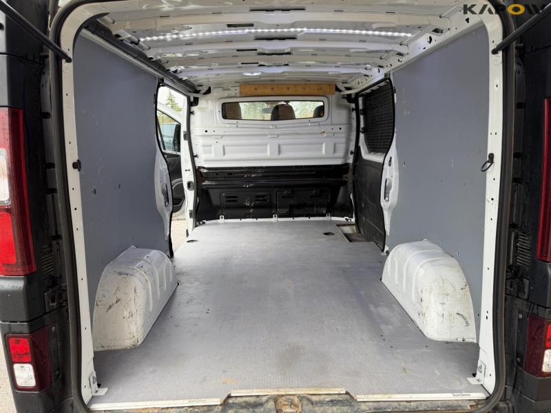 Renault Trafic 2.0 DCi van 19