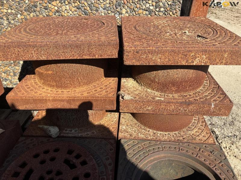 Gully drain components and flushing chambers 15