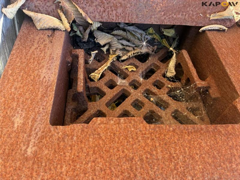 Gully drain components and flushing chambers 55