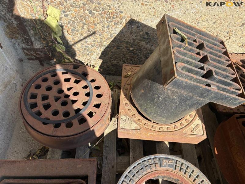 Gully drain components and flushing chambers 80