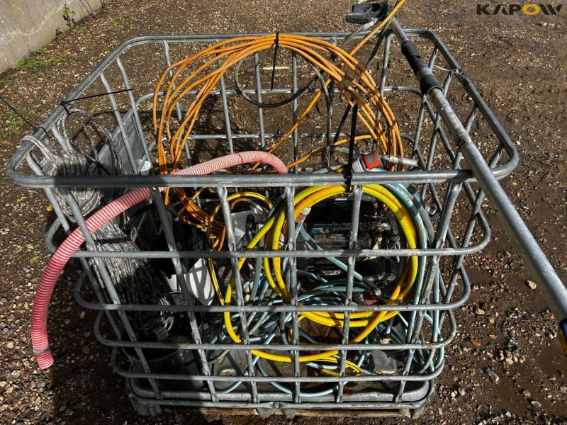 Cleaner in cage with accessories 2
