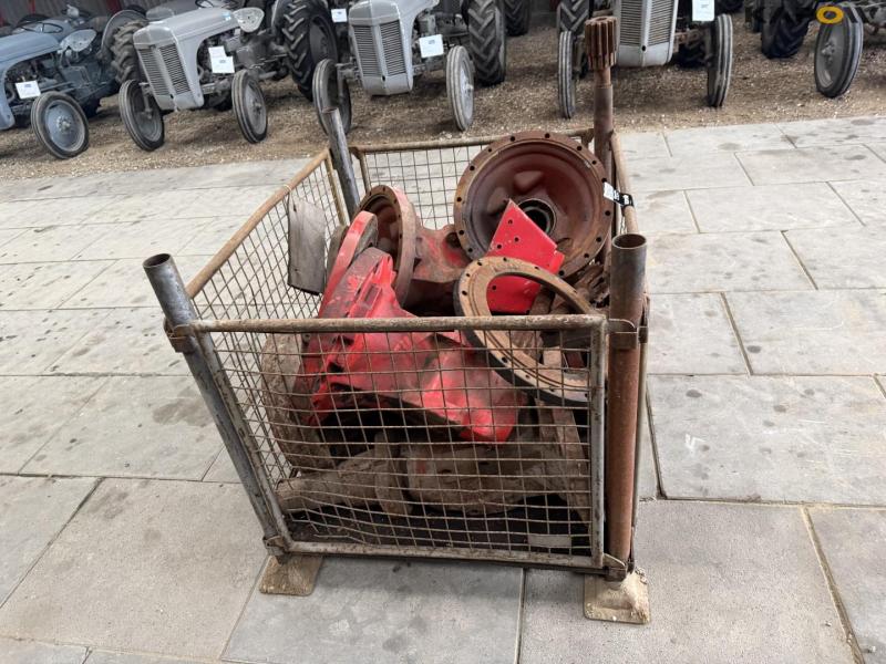 Spare parts for axles on Massey Ferguson 8