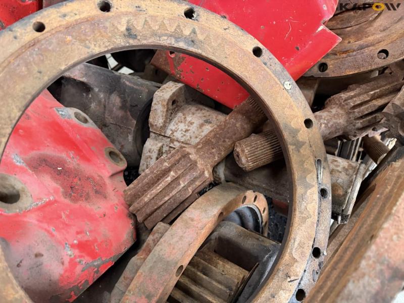 Spare parts for axles on Massey Ferguson 25