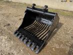 Skeleton bucket with Beco hitch 1