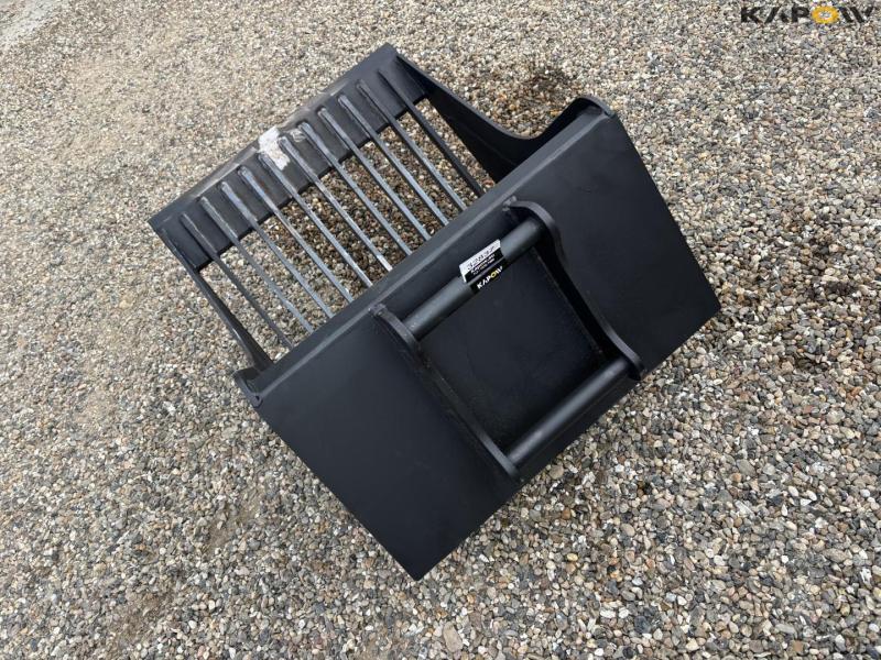 Shaker bucket with Hydrema hitch 7