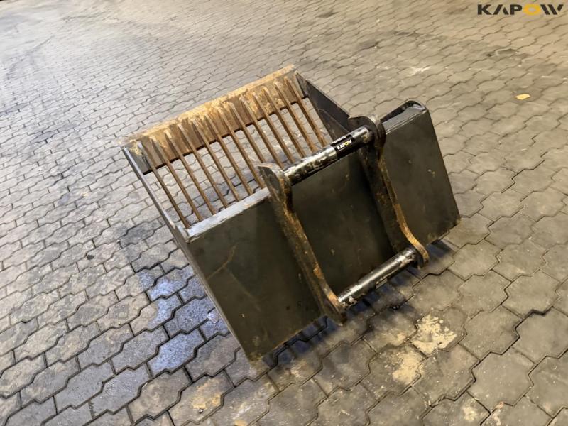 Shaker bucket with S60 hitch 7